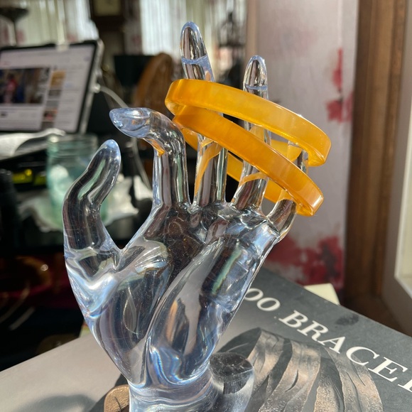 Pair of Yellow/Orange Bakelite Bangles - Picture 9 of 10